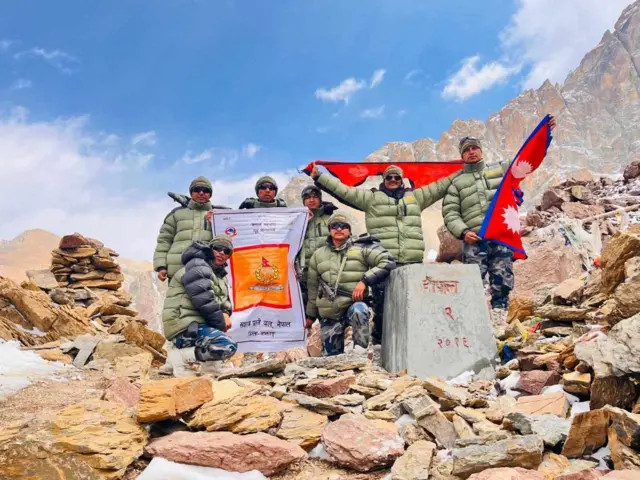 बझाङ जिल्लाको साईपाल गाउँपालिका–४ उरईस्थित नाग्ना डाँडामा नेपाल-चीन सीमास्तम्भ छ