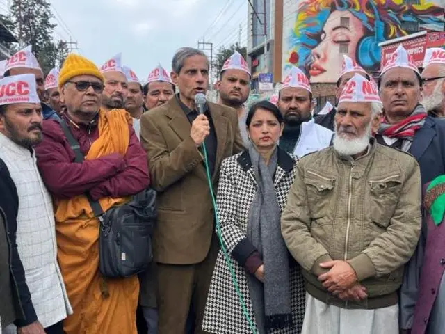 यूसीसी पास होने से पहले देहरादून में उत्तराखंड सरकार के पूर्व राज्यमंत्री याक़ूब सिद्दीकी के नेतृत्व में प्रदर्शनकारियों ने देहरादून में प्रदर्शन किया.