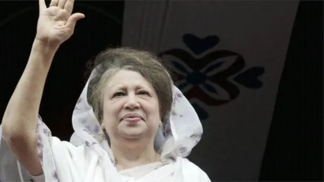 খালেদা জিয়া রাজনীতি করতে পারবেন কিনা তা নিয়ে বিতর্ক চলছে