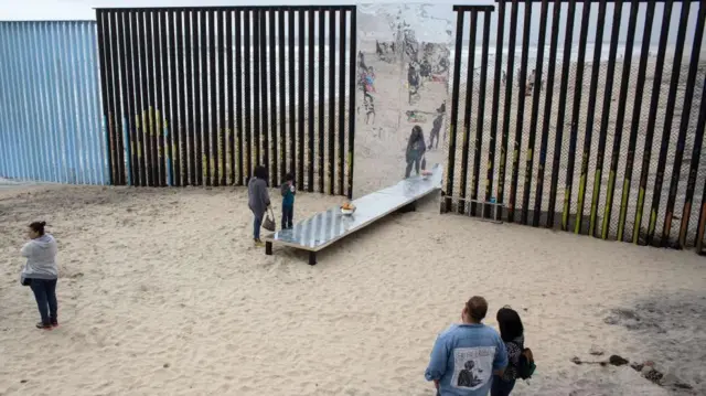 ਅਮਰੀਕਾ ਵਿੱਚ ਕਾਨੂੰਨੀ ਤੌਰ 'ਤੇ ਰਹਿੰਦੇ ਕਈ ਪਰਵਾਸੀ ਵੀ ਟਰੰਪ ਦੇ ਪਰਵਾਸੀਆਂ ਬਾਰੇ ਨਵੇਂ ਐਲਾਨਾਂ ਤੋਂ ਪਰੇਸ਼ਾਨ ਹਨ (ਸੰਕੇਤਕ ਤਸਵੀਰ)