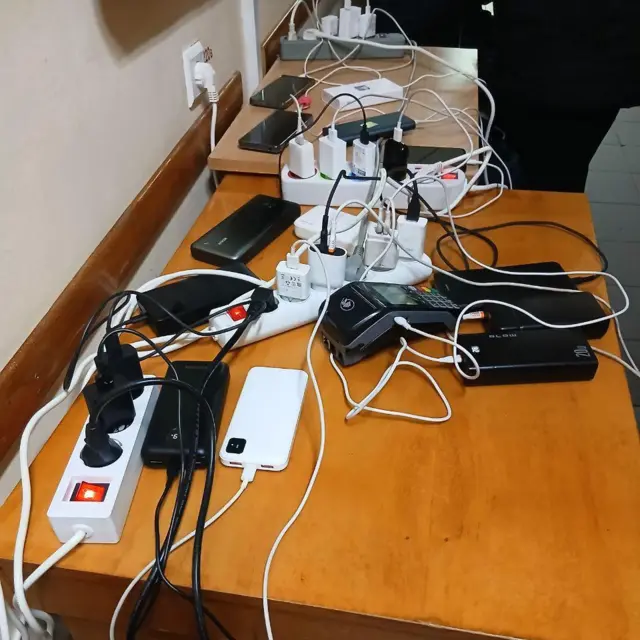 Прилади заряджаються