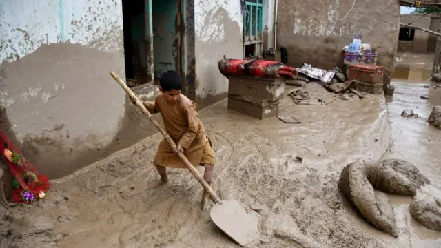 کودکی در بغلان مرکزی
