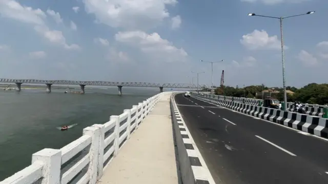 पटना शहर को अलग अलग इलाक़ों से जोड़ने वाली सड़कों के निर्माण पर पर सरकार का जोर रहा है.