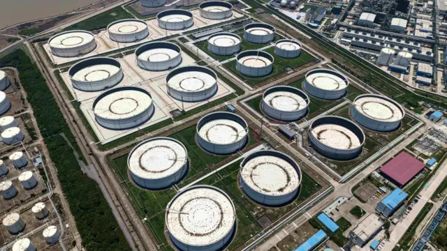  တရုတ်မှာ သုံးလစာ ရေနံ အလုံအလောက်ရှိလို့ ခန့်မှန်း