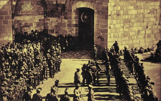 تصویری از اشغال بیت‌المقدس توسط نیروهای بریتانیایی در سال ۱۹۱۷