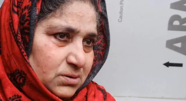 गुलज़ार ने बताया कि एक पतंग बनाने के 75 पैसे मिलते हैं