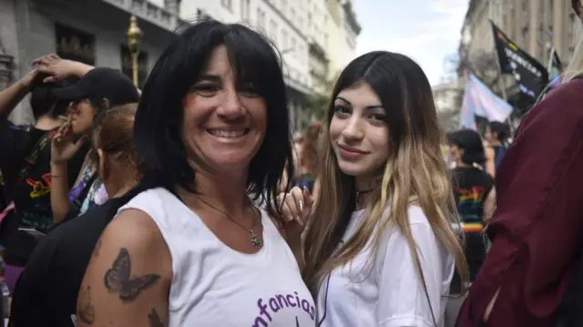 Luana Mansilla junto a su madre, Gabriela Masilla. 