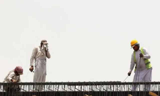 குவைத், கத்தார், ஓமன் போன்ற வளைகுடா நாடுகளுக்கு இந்திய தொழிலாளர்கள் ஏன் செல்கிறார்கள்?