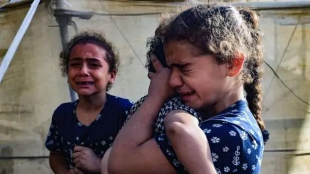 ग़ज़ा में घायल बच्चे