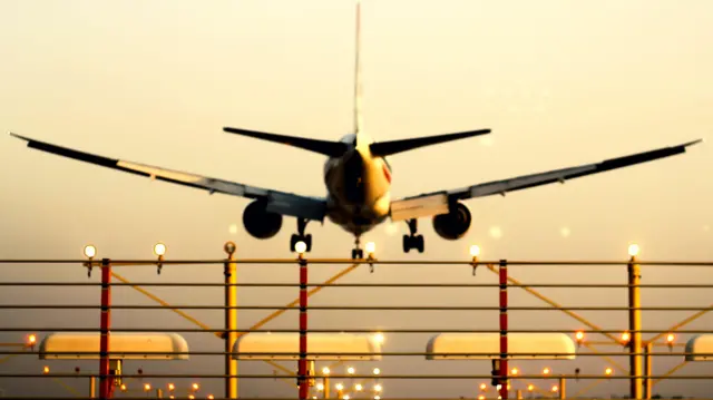 “বিমান যখন আমাদের এখানে ল্যান্ড করছে, তখন আমাদের হাত থেকে শিকলটা খুলছে”