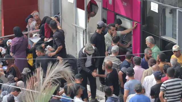 Filisxeemoota maallaqa baafachuuf hiriiraa turan