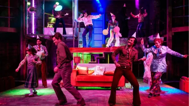 صحنه ای از بودای حومهنشینان