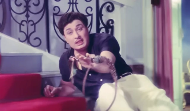  எம்ஜிஆர், திரைப்படங்கள், அதிமுக, அரசியல்
