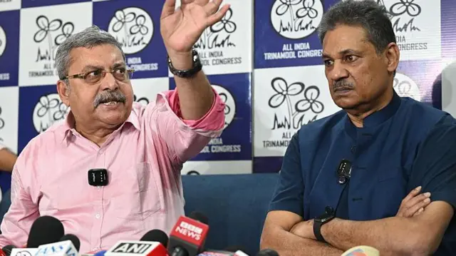 कल्याण बनर्जी (बाएं) और कीर्ति आज़ाद (दाएं) उन नेताओं में से हैं अब भी ममता बनर्जी के साथ बने हुए हैं