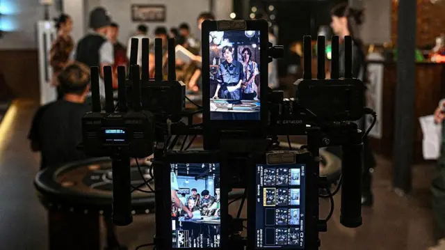 Serial video ultra-pendek "Strange Mirror of Mountains and Seas" dipenuhi dengan monster mirip naga, protagonis tampan dan banyak melodrama.