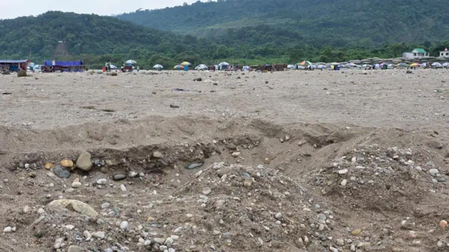 সাদা পাথর তুলে নিয়ে যাওয়ার পর বর্তমান অবস্থা (আজকের ছবি)