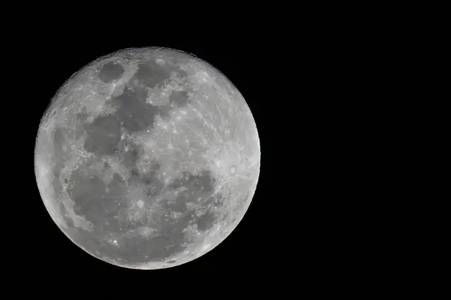 La Luna vista desde el cielo de Venezuela 