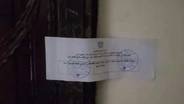 تصویری از مهر و لاک بر دروازه یک خانه در شهرک امید سبز
