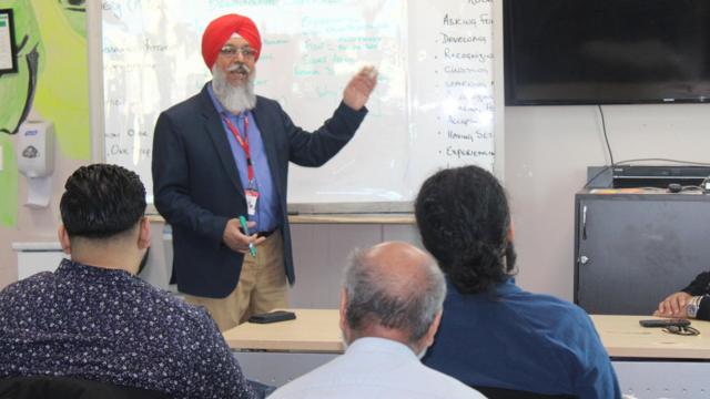 கனடாவில் "மிக மோசமான" சூழலில் இந்திய மாணவர்கள்