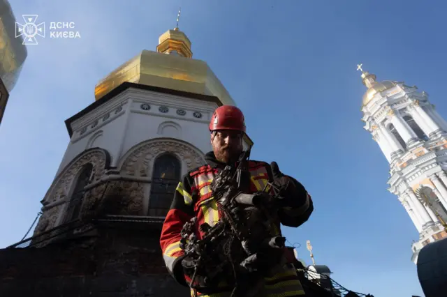 пожежник біля лаври 