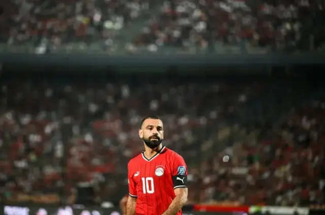 Mohamed Salah akiwa na jezi ya timu ya taifa ya Misri