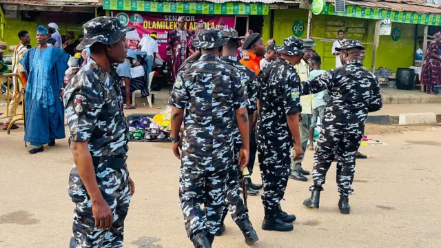 Awọn agbofinro nibi Ojude Ọba.