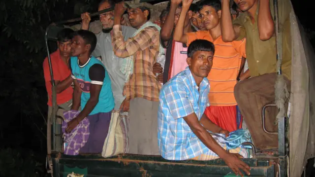 বাংলাদেশ থেকে আসা অনুপ্রবেশকারীদের একটি দল, যাদের আটক করেছিল বিএসএফ - ফাইল চিত্র