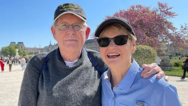 Rick y su mujer, Barbara, en París.