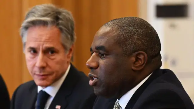 ယူအက်စ် ယူကေ နှစ်နိုင်ငံ နိုင်ငံခြားရေးဝန်ကြီးတွေ ကိယက်ဗ်ကို အတူသွား