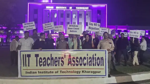 आईआईटी खड़गपुर में विरोध प्रदर्शन की तस्वीर