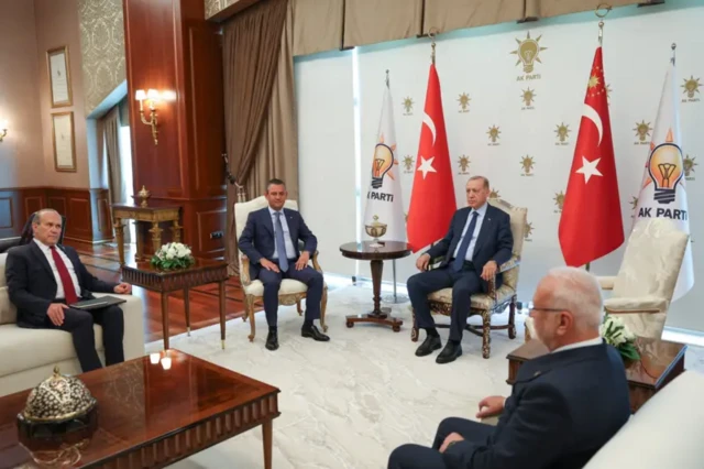 Özel