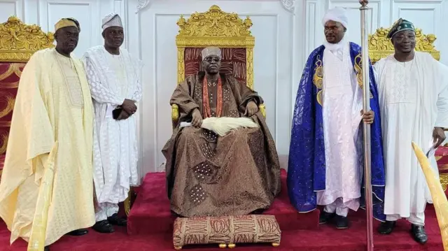 Aworan Ọba Ghandi ati Imaamu tuntun