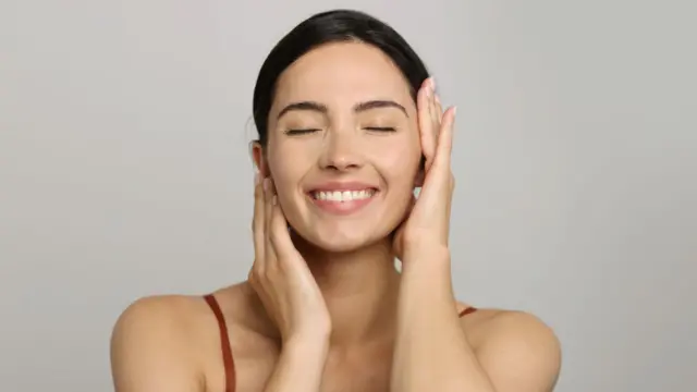 ত্বকের যত্ন বোঝাতে প্রতীকী ছবি। 