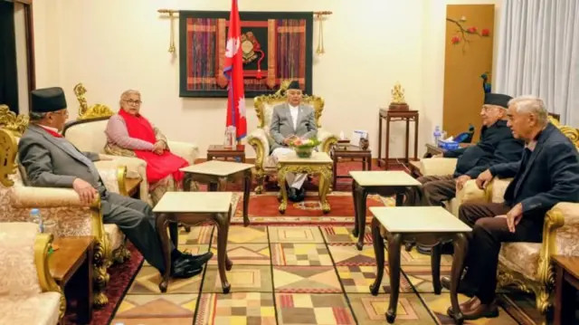 राष्ट्रपति रामचन्द्र पौडेलले आयोजना गरेको प्रमुख दलका शीर्ष नेताहरू र प्रधानमन्त्री सुशीला कार्कीसहितको बैठक