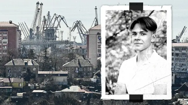 18-летний Богдан Пилипенко на фоне города Туапсе Краснодарского края, где он жил до отправки на войну