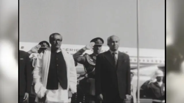 শেখ মুজিবুর রহমানের নেতৃত্বাধীন বাংলাদেশের প্রতিনিধি দলকে লাহোর বিমানবন্দরে গার্ড অব অনার দেয়া হয়