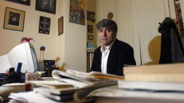 Hrant Dink çalışma odasında