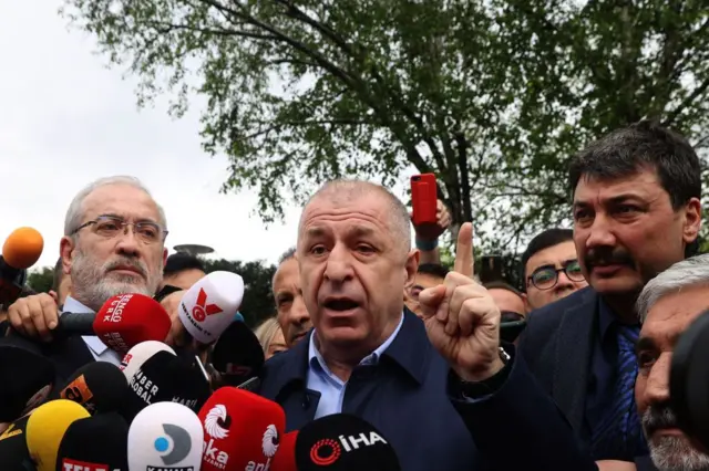 Ümit Özdağ basın açıklaması yaparken