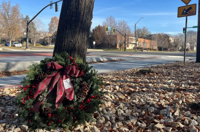 La famille de Rory a déposé une couronne commémorative sur les lieux où il a été abattu.