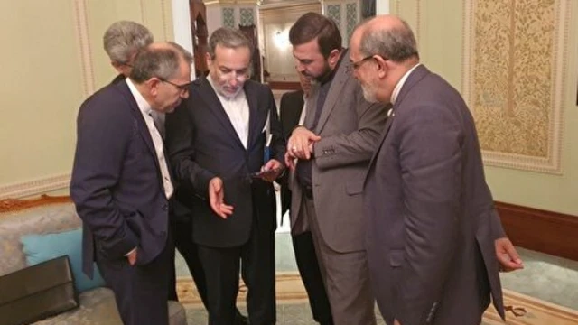 تصویری که از هیئت ایرانی در اولین دور مذاکرات ایران و آمریکا در مسقط منتشر شده است