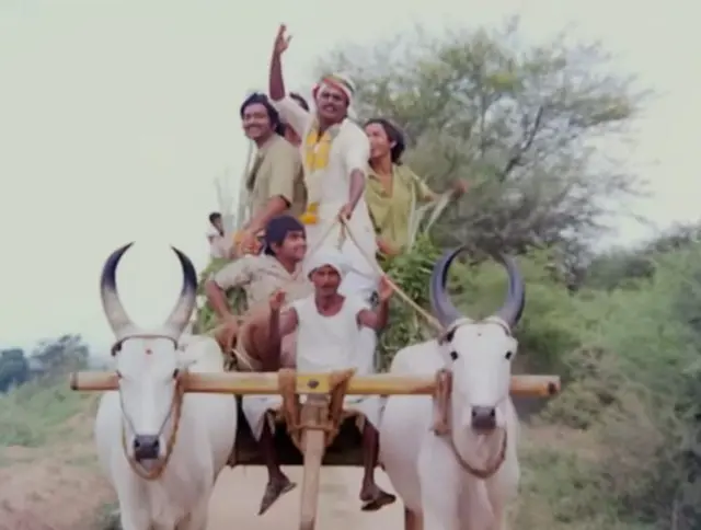 
பொதுவாக என் மனசு தங்கம் பாடலின் காட்சி
