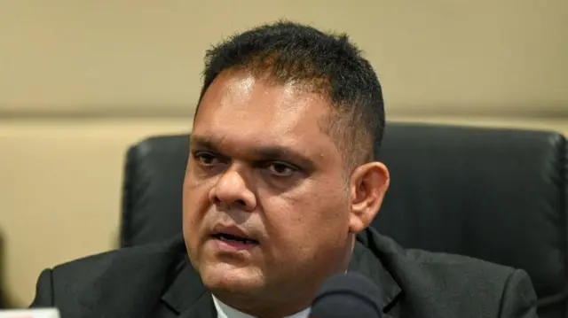 මහත් පරිශ්රමයෙන් ගොඩනැගු දේශපාලන මාවත ප්රතික්ෂේප කිරීම සම්බන්ධයෙන් තමන්ට ඇත්තේ විශාල කම්පනයක් සහ කලකිරීමක්