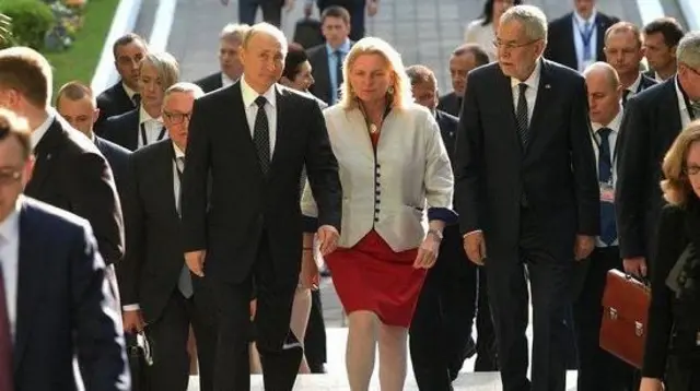 وصفت كنايسل الرئيس بوتين بأنه "الرجل الأكثر ذكاءً"