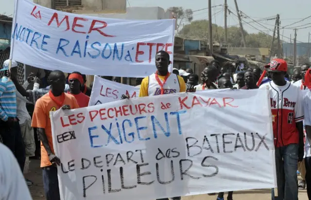 Manifestation de pêcheurs à Kayar en 2011.
