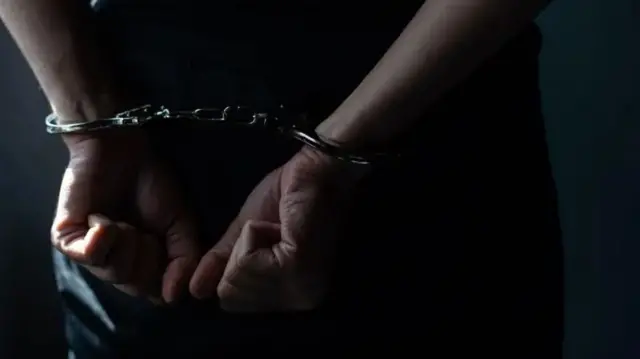 بیوی کے قتل میں ملزم اور چار سال سے مفرور انڈین فوج کے سابق کیپٹن جو سلینڈر بھروانے پر پکڑے گئے