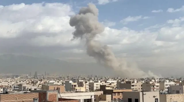 ਹਮਲੇ ਦੌਰਾਨ ਤੇਹਰਾਨ ਸ਼ਹਿਰ ਤੋਂ ਉੱਠਦਾ ਧੂੰਆਂ