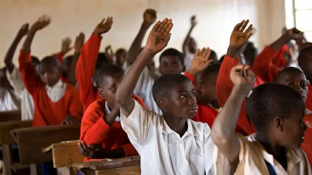 Awọn olukọ to nawọ soke ni kilaasi