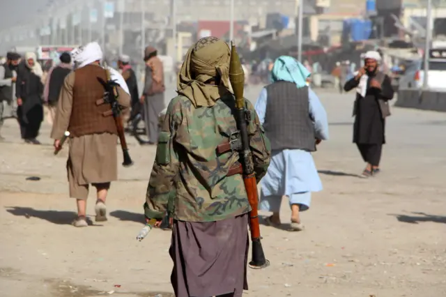 پر ډیورنډ کرښه له نښتو وروسته، اوس نژدې ۱۱ ورځې کېږي چې د افغانستان د او پاکستان ترمنځ د سوداګرۍ او تګ راتګ ټولې لارې تړلې دي.‌ 