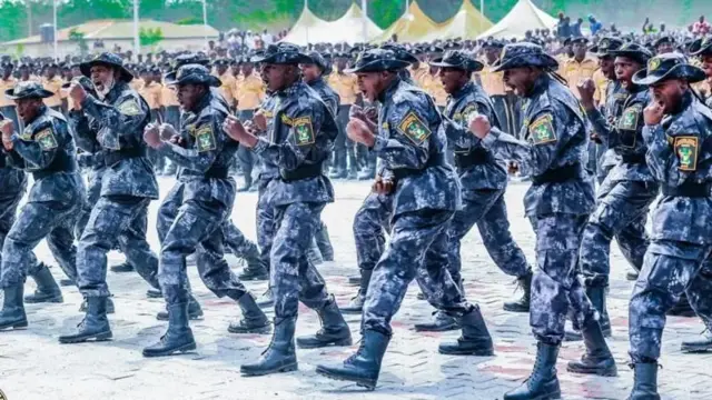 Ndị nchekwa dị iche iche gbakọrọ ọnụ n'ogige ama egwuregwu