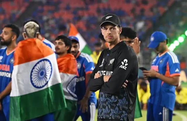 ભારત વિરુદ્ધ ન્યૂઝીલેન્ડ ફાઇનલ, ન્યૂઝીલૅન્ડ મિચેલ સૅંટનરની ભૂલો અને કપ્તાની, મૅટ હેન્રી, કોલ મેકૉંકીને કેમ ન લીધા, ભારત ટી20 વર્લ્ડ ચેમ્પ્યિનમાં કયા રેકોર્ડ બન્યા, ટી20 2026 ફાઇનલ મેચનું એનાલિસિસ વિશ્લેષણ, બીબીસી ગુજરાતી